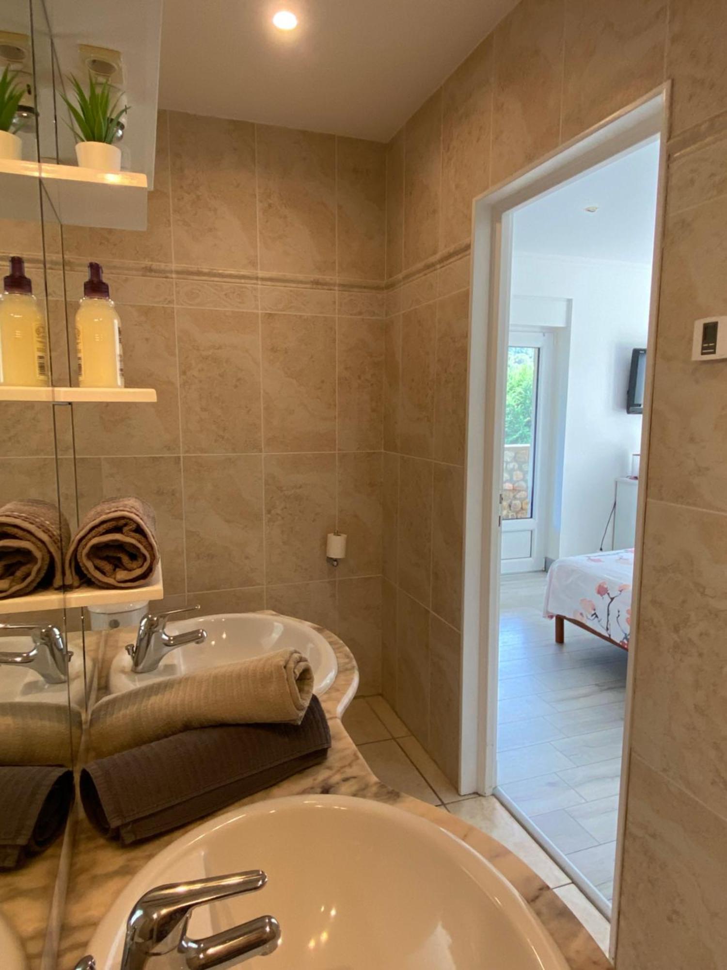 Domaine Les Buis Bed and Breakfast Saint-Fortunat-sur-Eyrieux Buitenkant foto